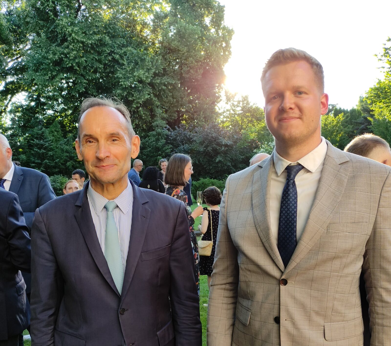 289522494_561017922098542_1952657833354608292_n-1600×1414